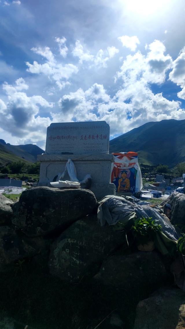 拉萨堆龙苯教直龙遗址，寺保留了吐蕃的残垣断壁，沧桑感扑面而来