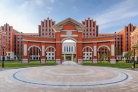 如果学校老师每天都检查你小孩子的作业，他实际上是逼你小孩退学图片