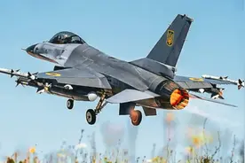 俄罗斯武器打出翻身仗，卖给中国的苏-35，吓得F-16不敢1对1单挑图片