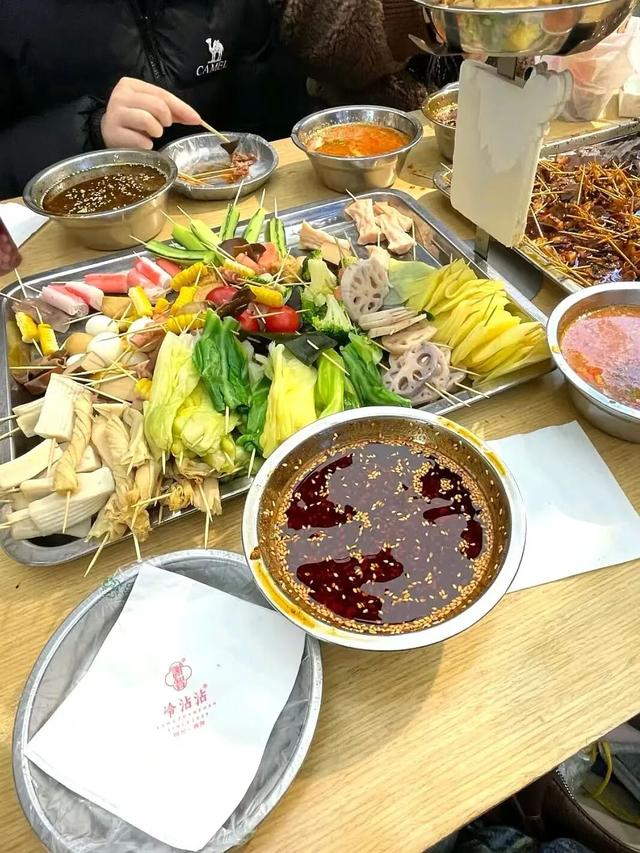 周末就冲！成都出发40min直达浪漫小城，喂海鸥逛古寺！