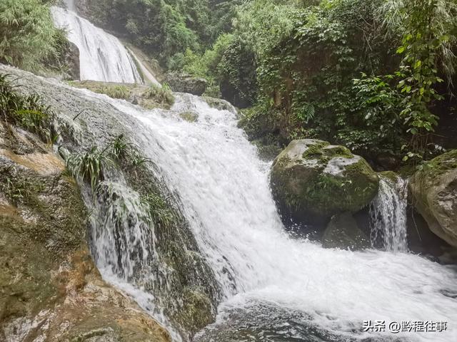旧时古道，如今人迹罕至；峡谷中间，有一个美丽野瀑布