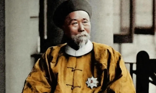 哥哥穷得娶不起，妹妹丑得嫁不出，两人凑合生下一儿子成近代名人