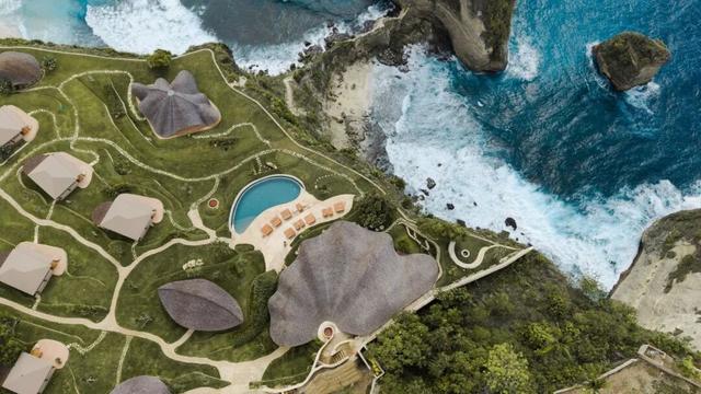 巴厘岛度假村上新！以魔鬼鱼为灵感的竹构建筑漂浮海天之间