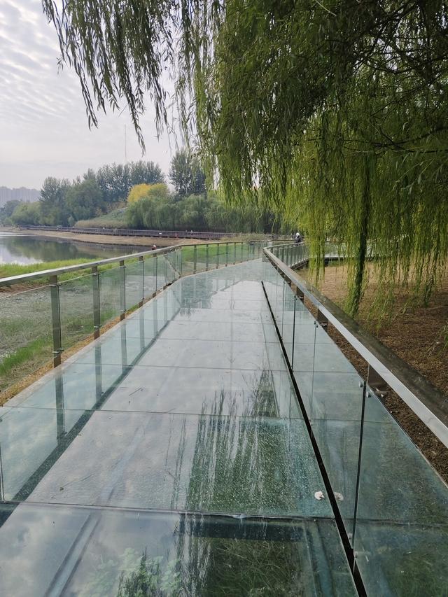 徒步穿越西流湖，赏秋正当时