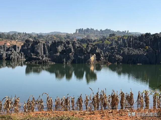走石林仙女湖、观雷打石石林，徒步穿越绵延石林间，我们惊叹不已