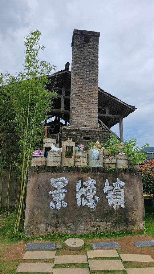 不玩套路的“鸡排哥”，“烟火主理人”的情绪价值有多香？