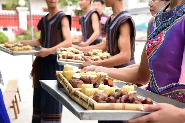 仫佬族最盛大的节日！广西罗城邀你这个周末来过依饭节咯~