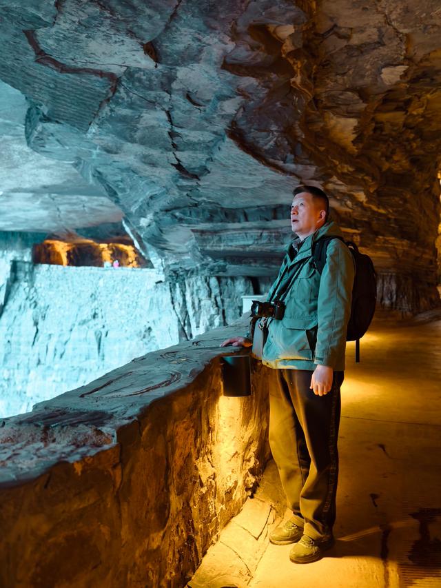 太行绝壁上的黄昏之光：步行穿越“世界第九大奇迹”