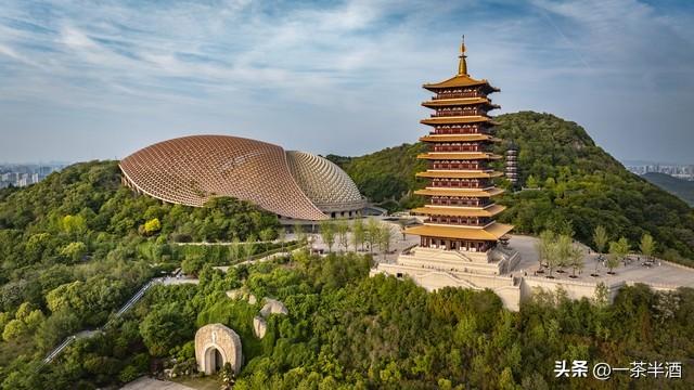 南京市全部区域内免费自驾车停车露营地，主要好玩景点及特色美食