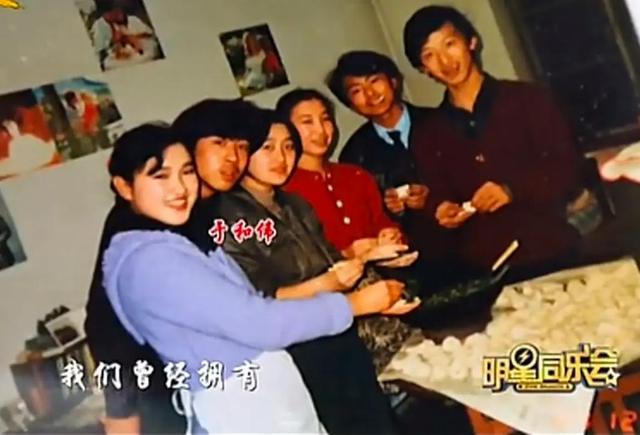 3岁丧父，吃姐姐奶水长大，成名后为8个哥姐买房，如今成全家骄傲