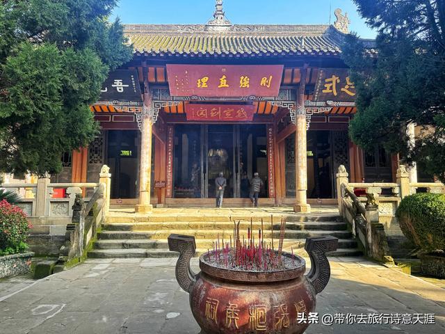 阆中古城的中天楼和张飞庙