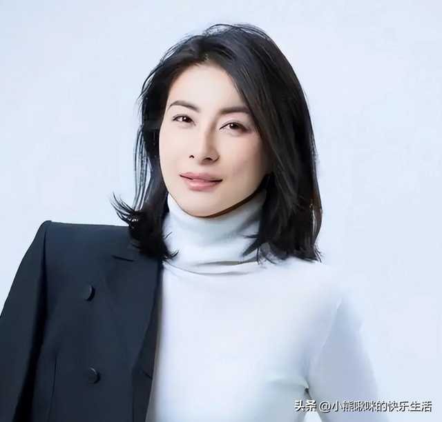 霍震霆没料到！44岁儿媳郭晶晶再次官宣喜讯, 让整个阔太圈沉默了