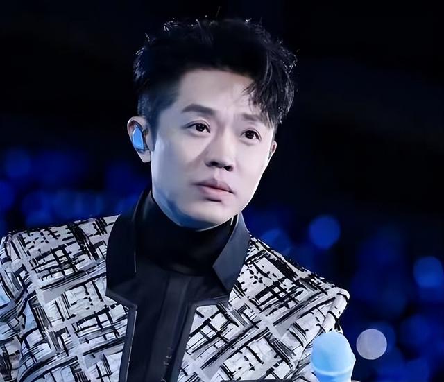 墙倒众人推？风波6个月后，曾毅近况曝光，令人恶心的一幕出现了