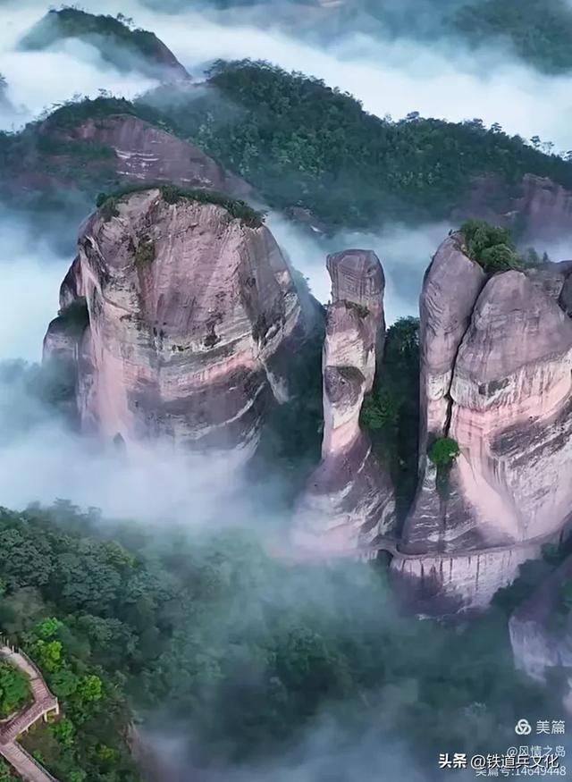 黄中广||丹霞奇峰擎天立 瑶乡赤壁映精魂