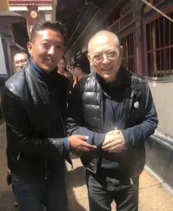 李连杰“返老还童”事件，走向越来越玄乎，难怪向太坐不住了！