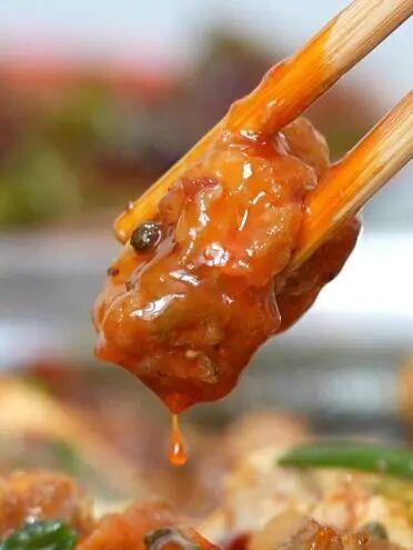 成都出发2.5h刹拢最绝红叶之城！秋色媲美九寨，一城吃够三省美食！更有山林温泉泡过瘾！