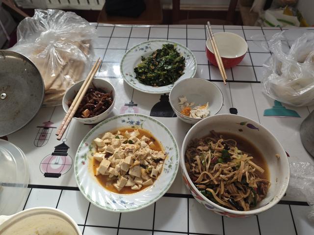 回家吃上自家菜，对比越南菜的少油少盐清淡挺好，但还是自家菜香