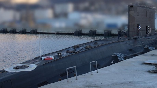 乌军无人潜航器杀向俄罗斯港口，黑海舰队潜艇又成目标