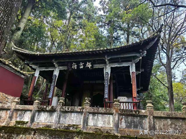 通海秀山：一座“无柱不联”的文化名山