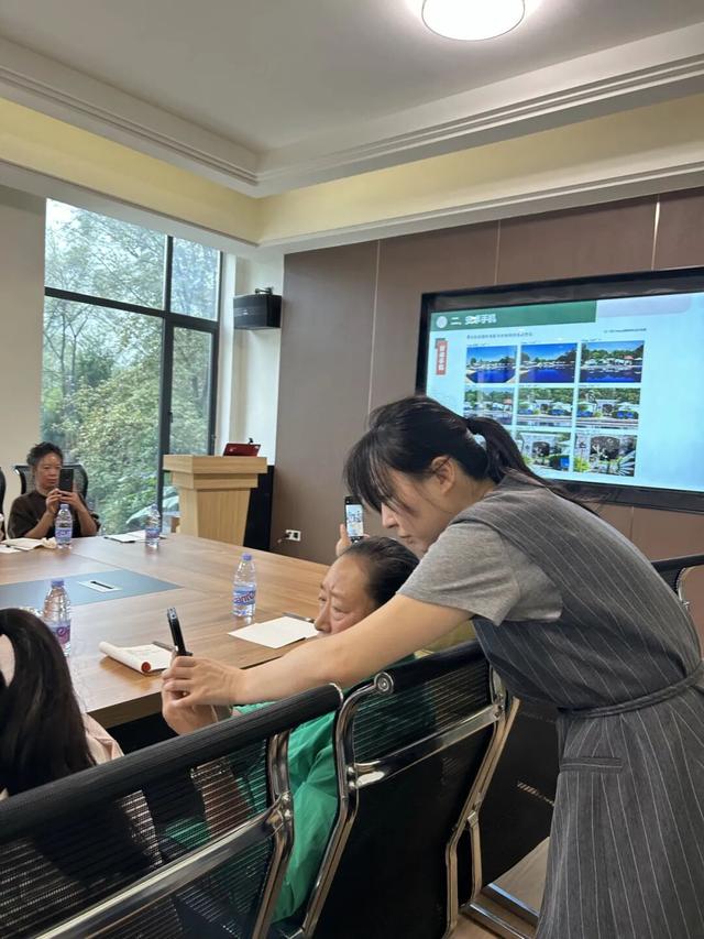 在邛崃市天台山镇，红色巾帼正借新媒体东风，让5A风光、红色记忆与特色农产走向全国！
