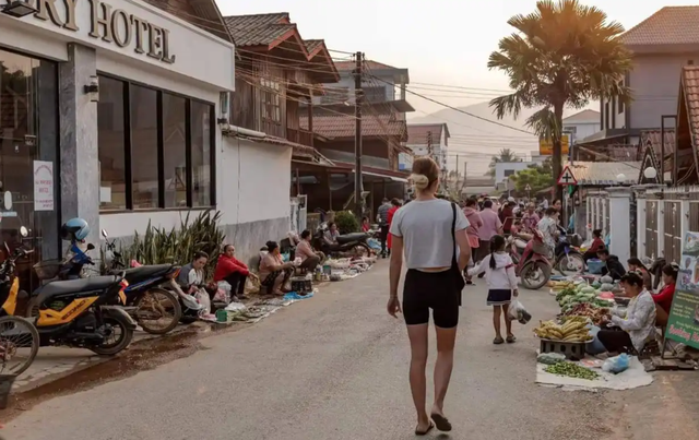 亚洲最穷国家：落后中国30年，女性却很开放，游客去了可以当富豪