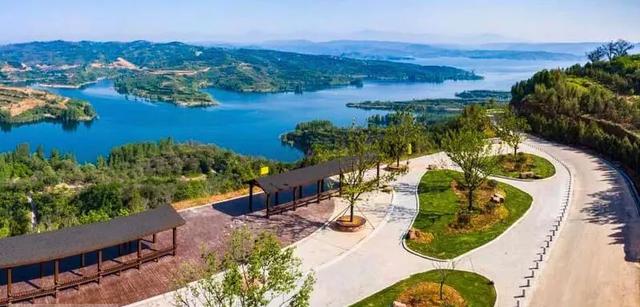 风情满眼秋色中 （杨水河）