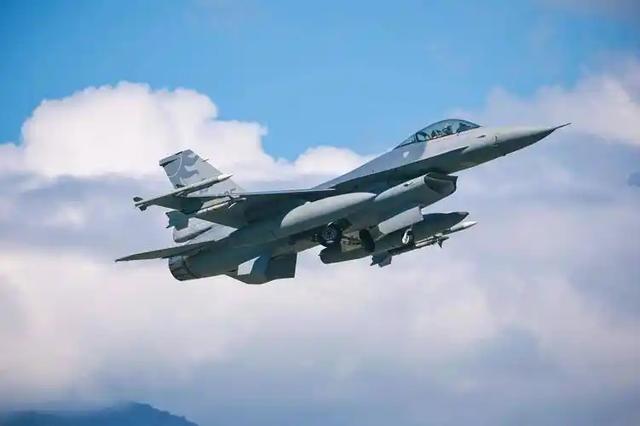 攻不了也守不住？中国空军在西藏上空，被印度空军足足欺负了40年