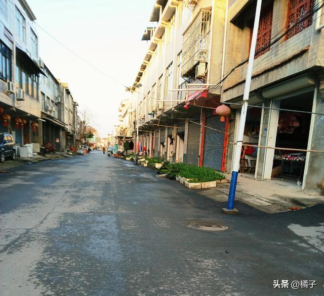 悄然蜕变的小镇是时代的变迁，还是社会的淘汰？