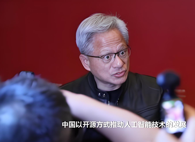 24小时内两套说辞！黄仁勋对华示好后迅速对美服软，实在是没招了