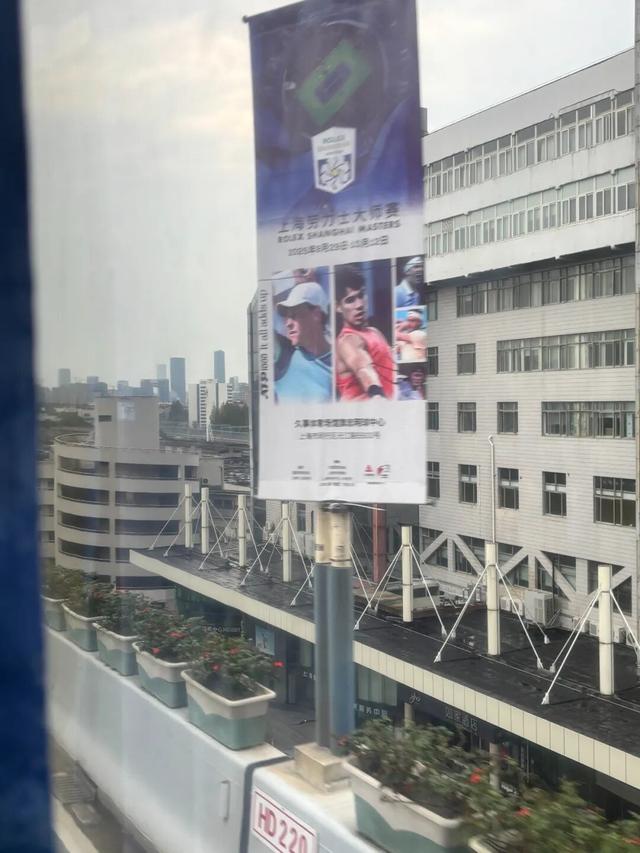 10月	，「需要另一个同类」