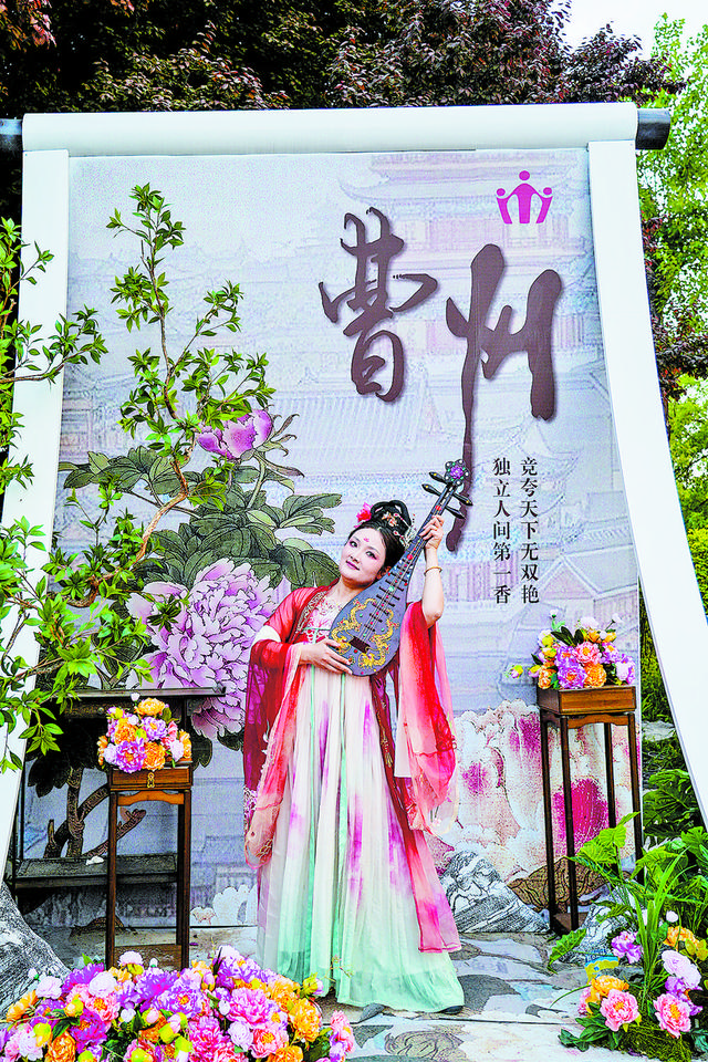 四月菏泽 人间最美的风景——中外游客共赴花事，乐享春日美好时光