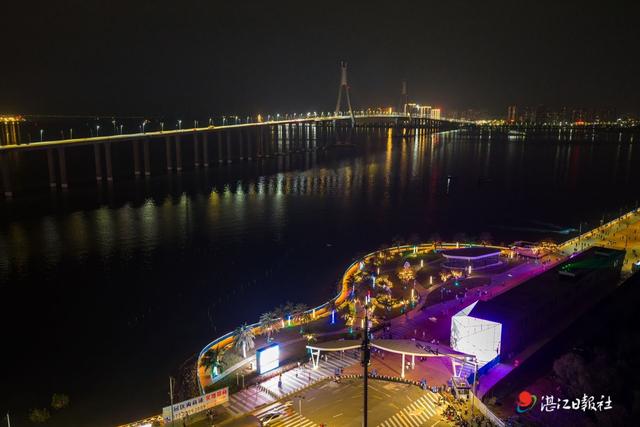 海豚湾亮灯闪耀港城