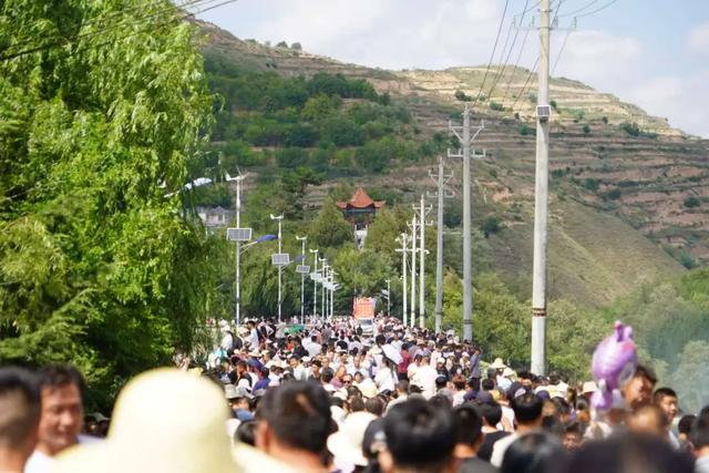 秦皇湖畔,数万游客畅游山水美景、乐享文化盛宴!