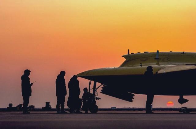 高空飞16小时！隐身彩虹-7巡航西太平洋，美军航母无所遁形