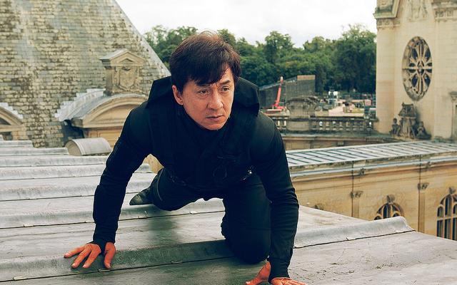 林凤娇也没想到，成龙竟在梁小龙去世后	，因一特殊举动扭转了口碑