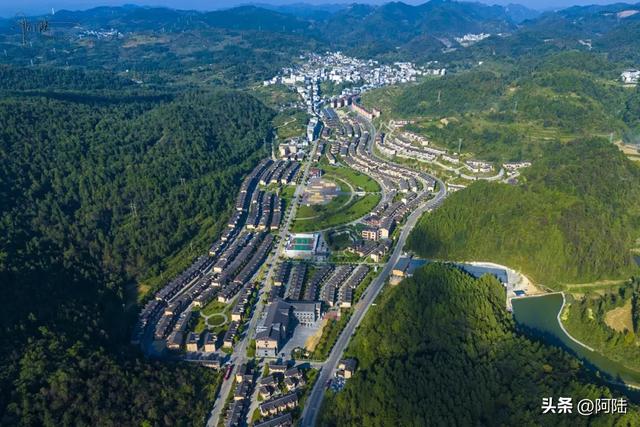 摩旅湘西,偶遇湖南省最大的少数民族聚居安置区,感受却五味杂陈