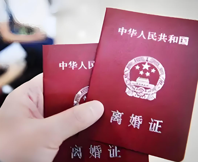湖南男子得知13岁儿子非亲生，假装不知道，又跑去让妻子生二胎