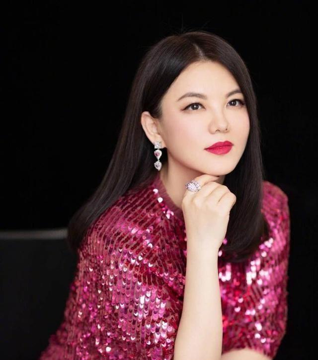 释永信被抓30天，李湘终于坦白两人关系，亲吻照的真相终于大白