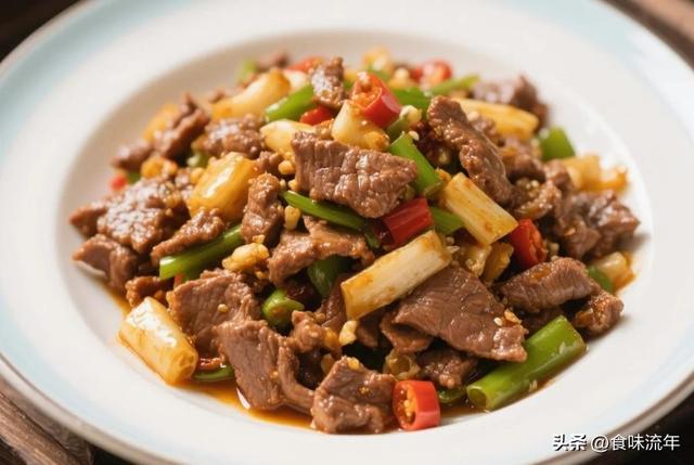 舌尖上的爆辣鲜香！大厨私藏小炒黄牛肉技法，3分钟出锅馋哭邻居