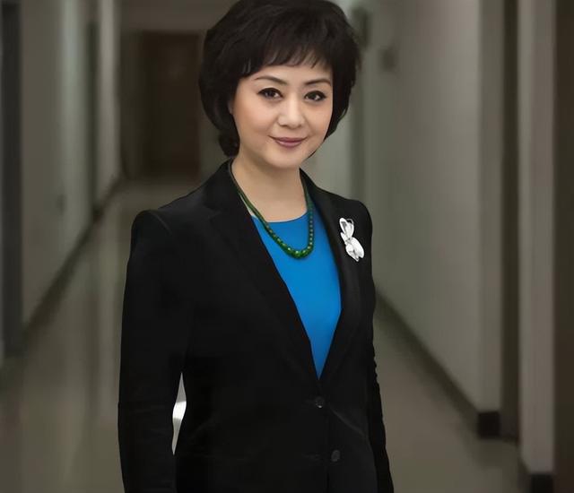 59岁李胜素：她不要丈夫、不要孩子，却活成了最让人羡慕的女人