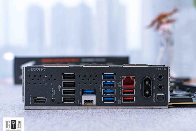 曲面玻璃的通透美学：乔思伯 TK-4 装机实录