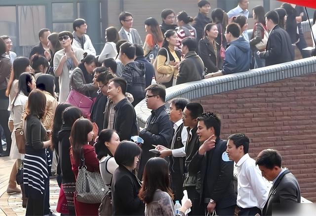 无儿无女=老无所依？46岁蒋女士的悲剧，揭开了3亿单身的冰冷真相