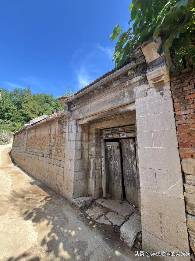 章丘官庄西南峪，和西周峪一样也是座美妙且质朴的古村