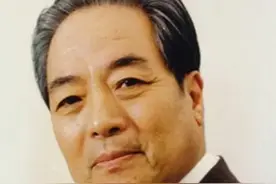 评书泰斗袁阔成相当于相声门里的哪个辈分？图片