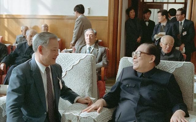 李瑞环说：叶选平是叶帅的儿子，但水平比我高，为啥不能当省长？