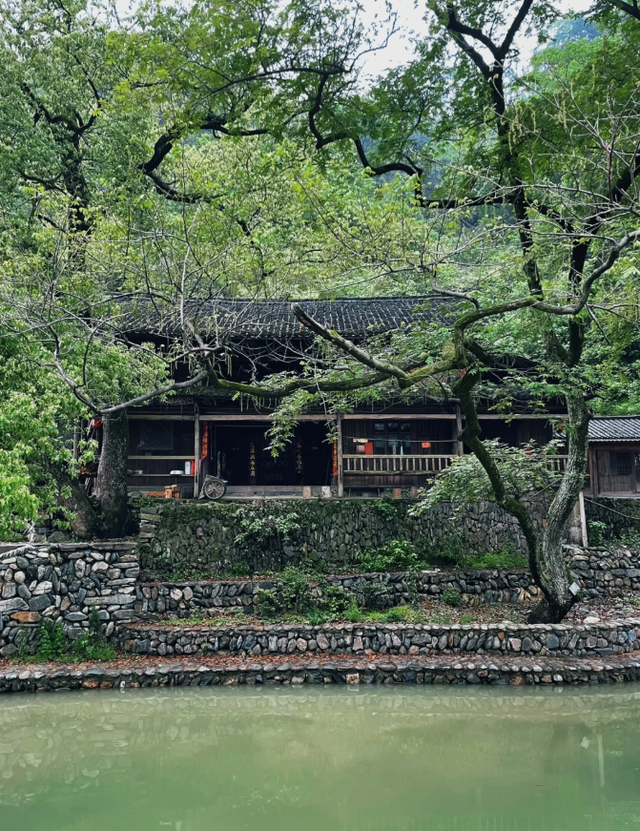 山东又一景区火了	，被誉为“北方九寨沟”，12公里的幽谷太美了