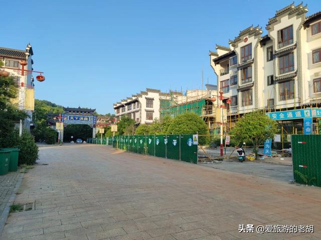 湖南耗资75亿元的古城烂尾10年后，国企接手改名，能否起死回生？