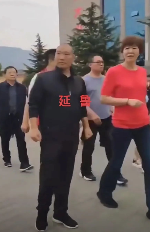 拔出萝卜带出泥！释永信下马，举报人被扒惊天丑闻，难怪会被开除
