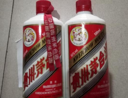 江苏一5旬保姆，捡走主家8个茅台瓶，拿到烟酒店竟卖出“天价”