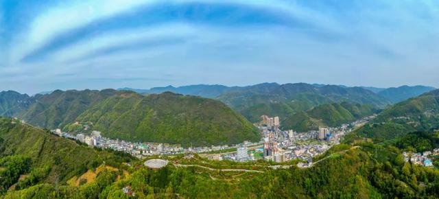 秋色浓度超标！汉中这座小城值得奔赴！